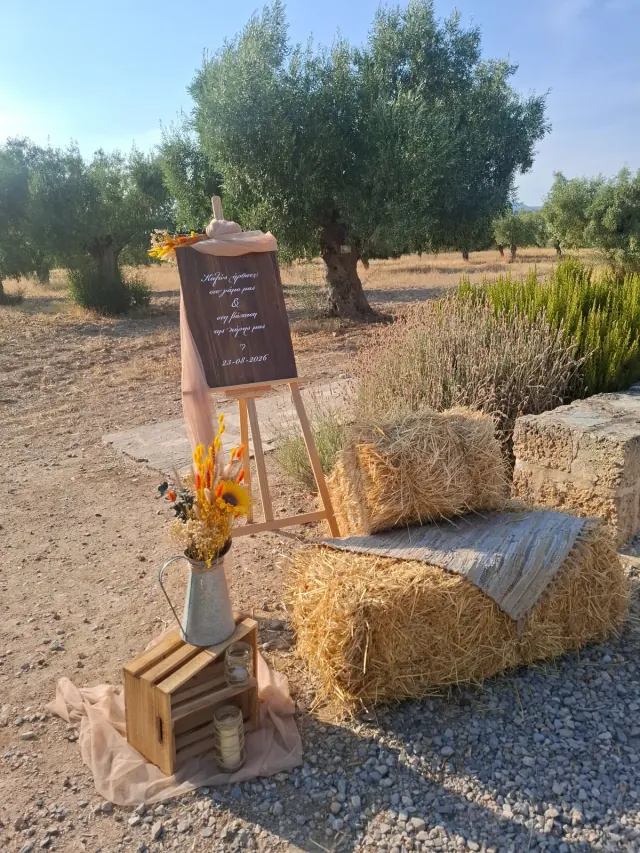 Πινακίδα καλωσορίσματος γάμου και βάπτισης με ηλιοτρόπια και φυσικά υλικά